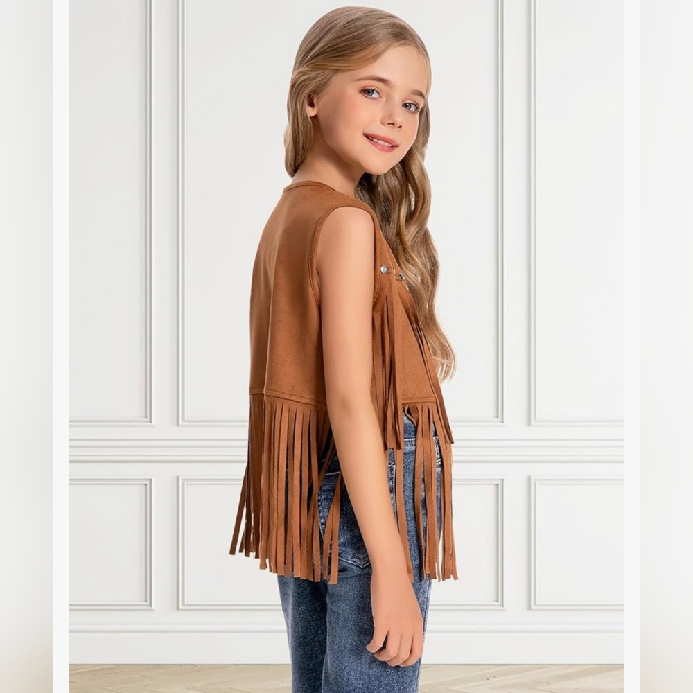 Girls NWOT Suede Fringe Vest Sleeveless Rivets Jacket Boho - M (7/8 YRS)